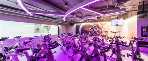 Fitness First at Central Bangna คนเล่นเยอะไหมครับ .